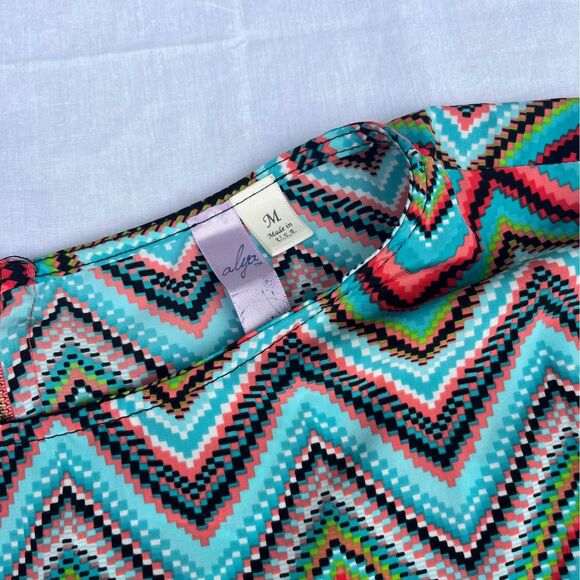 Womens Chevron Print blouse Size Medium - Picture 3 of 4